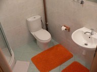 Penzion Pod Špejcharem - koupelna pokoje č.1 se sprchovým koutem