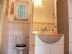 Chata Vlachnovice - koupelna s WC a sprchovým koutem